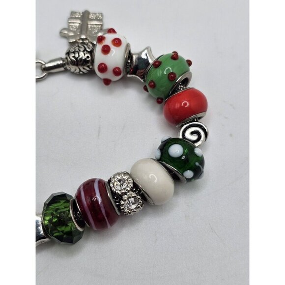European style red, green and white bead bracelet Christmas holiday theme - Picture 3 of 7